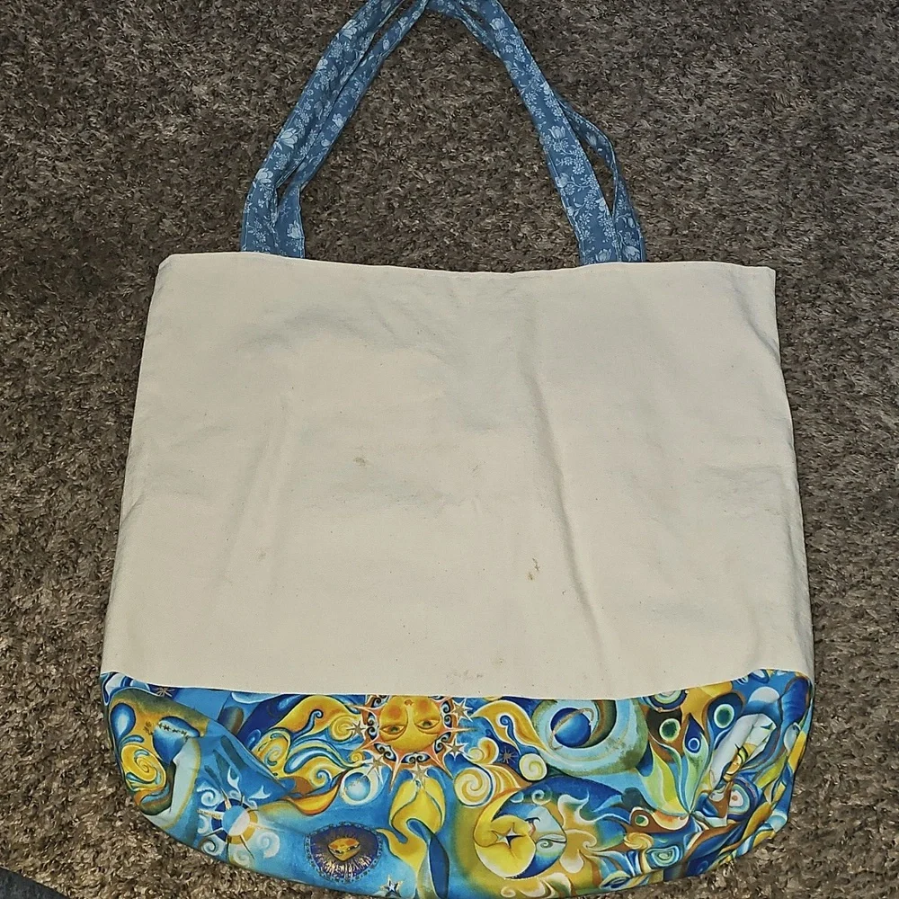 Large Womens Tote, Beautiful!! Grear For Carrying Books And Misc!!